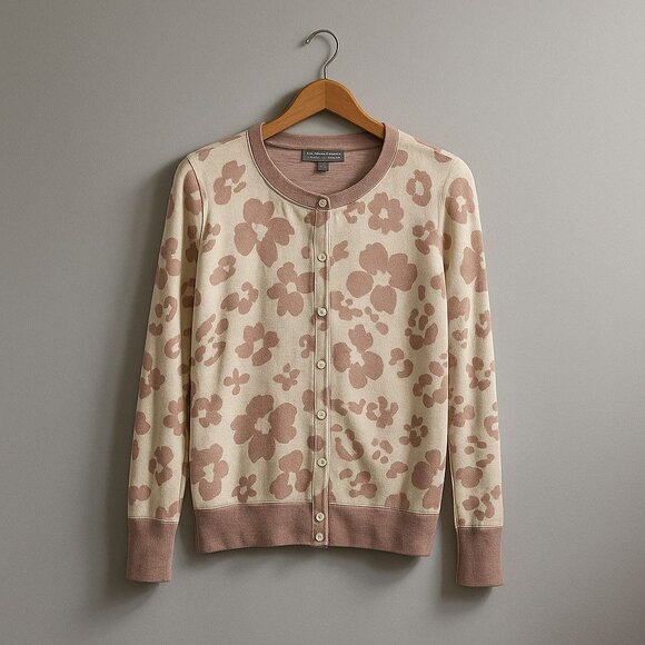 Daniel Rainn Sweaters - Daniel Rainn Cardigan Sweater Women Small Light Mauve White Abstract Flower Chic